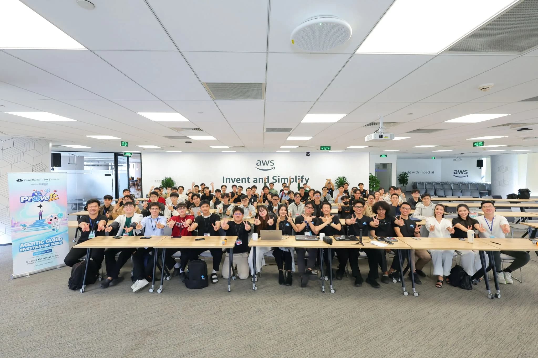 Attendees and the CloudThinker team at the AWS Event Hall in Ho Chi Minh City